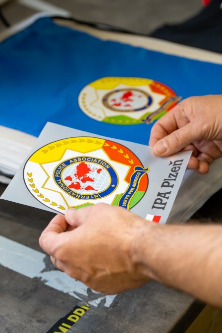 Aplikace DTF transferu termolisem – DTF tisk metráž